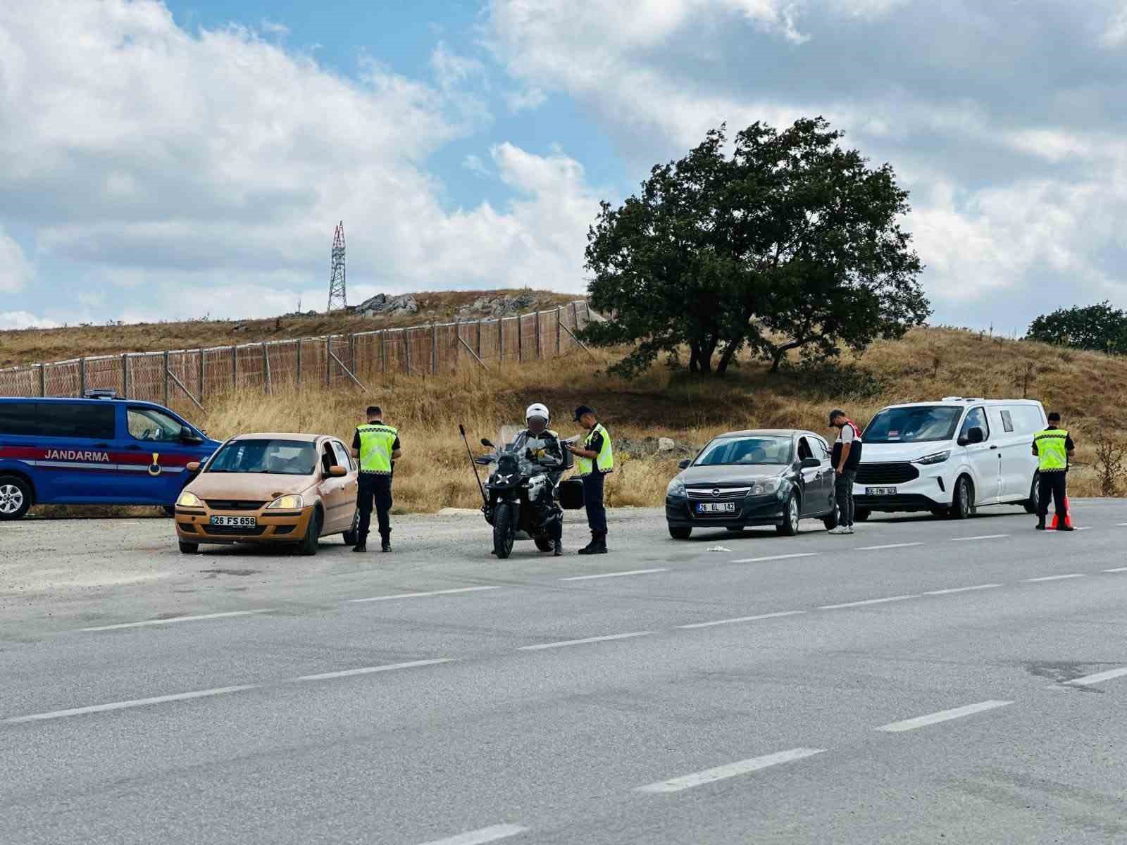 Bilecik’te Güven ve Huzur Uygulamasında 8 yoklama kaçağı yakalandı