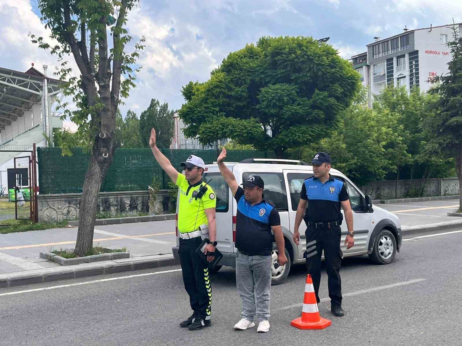 Kars'ta özel gereksinimli gencin polislik hayali gerçek oldu