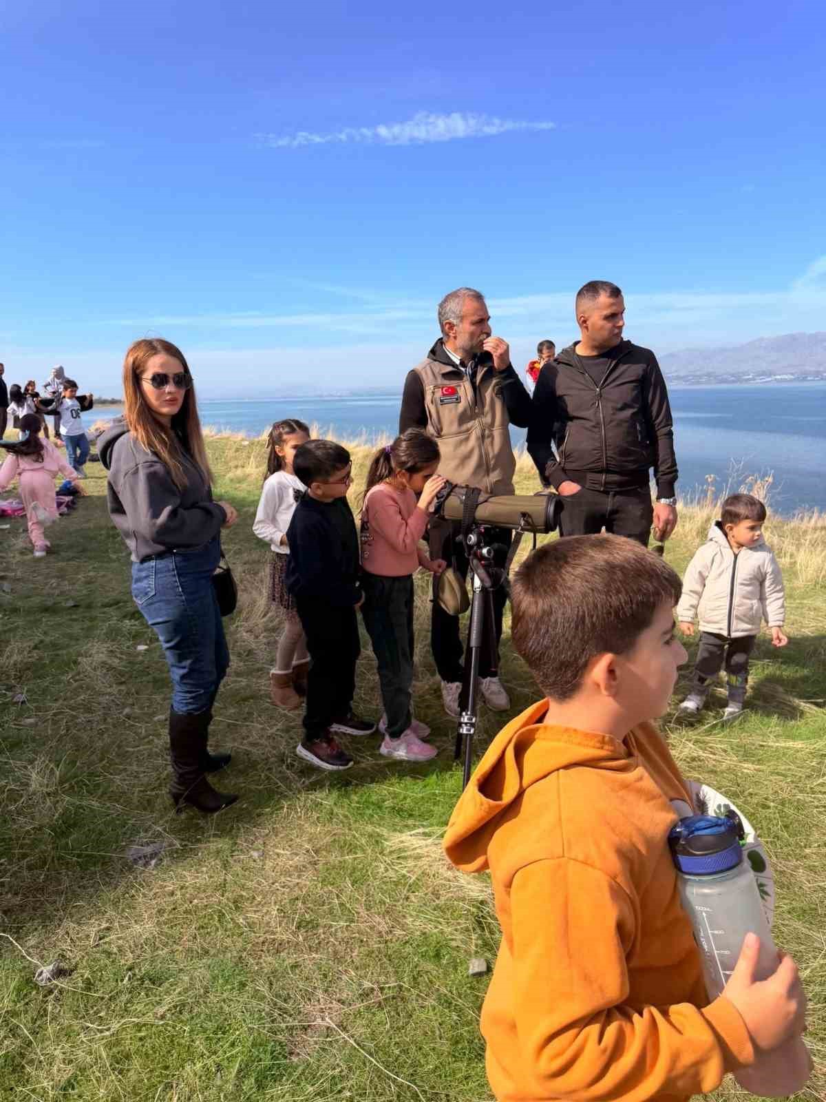 İSMETPAŞA İLKOKULU ÖĞRENCİLERİ, İÇME KÖYÜNDEKİ KUŞ GÖZLEM KULESİ'NDE DÜZENLENEN TABİAT EĞİTİMİ VE KUŞ GÖZLEMCİLİĞİ ETKİNLİĞİNE KATILDI
