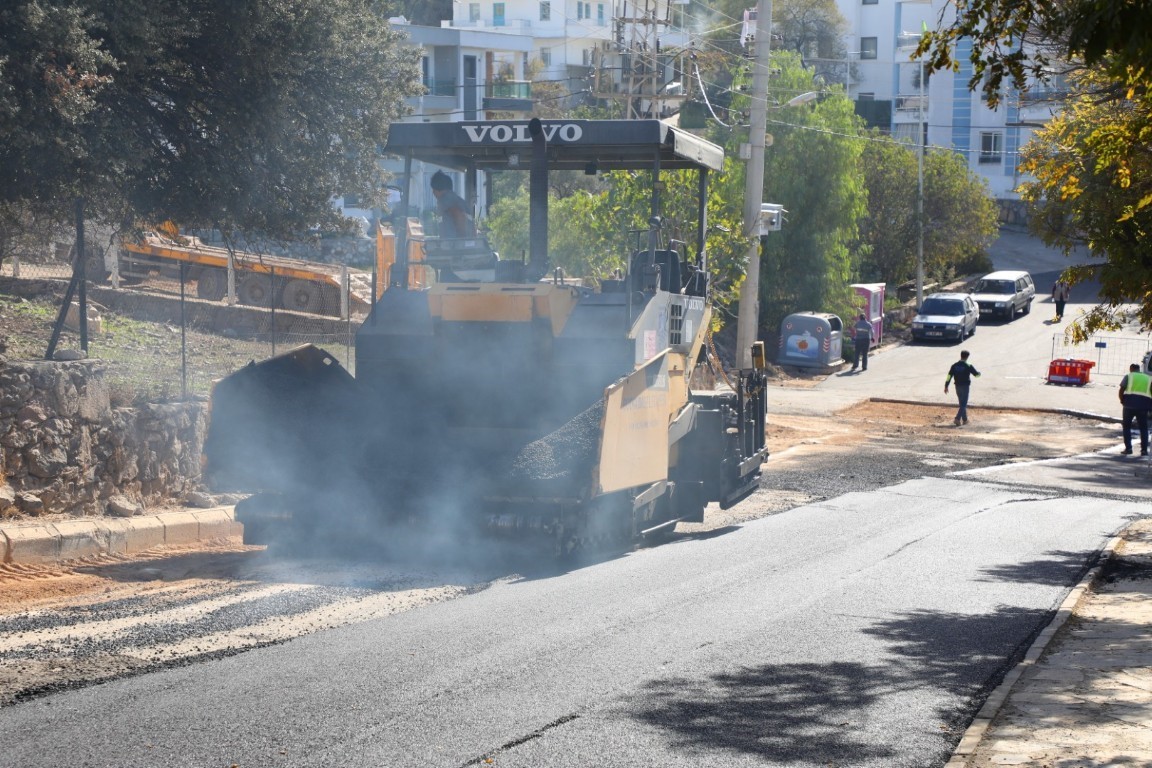 BODRUM’DA YOL ÇALIŞMALARI DÖRT MAHALLEDE SÜRÜYOR