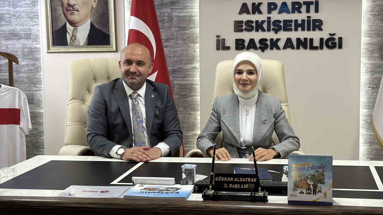 Bakan Göktaş, AK Parti Eskişehir İl Başkanlığı'nı ziyaret etti