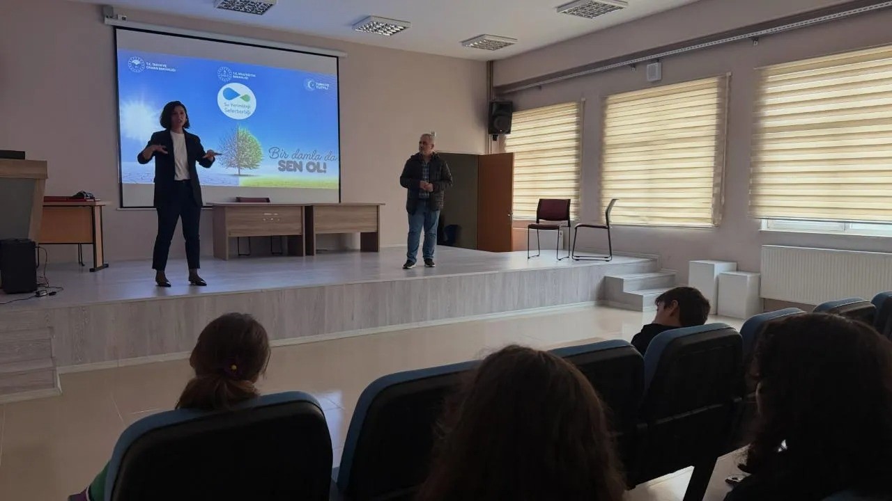 SİNOP İL TARIM VE ORMAN MÜDÜRLÜĞÜ EKİPLERİ TARAFINDAN YUSUF KEMAL TENGİRŞENK SOSYAL BİLİMLER LİSESİ ÖĞRENCİLERİNE SU KAYNAKLARININ BİLİNÇLİ KULLANIMI VE TASARRUF YÖNTEMLERİ KONUSUNDA EĞİTİM VERİLDİ.