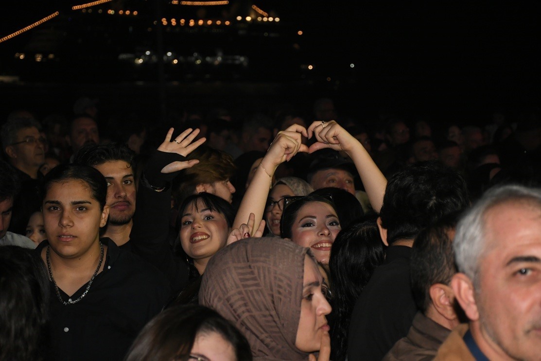 CUMHURİYET BAYRAMI KUTLAMALARI GÜLŞEN KONSERİ İLE ZİRVE YAPTI