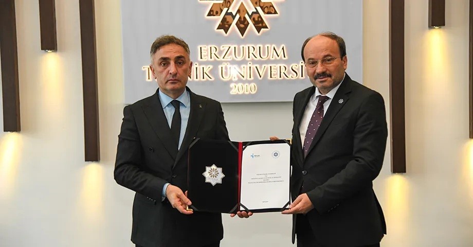 ERZURUM TEKNİK ÜNİVERSİTESİ (ETÜ) İLE ERZURUM ÇALIŞMA VE İŞ KURUMU İL MÜDÜRLÜĞÜ ARASINDA İŞKUR GENÇLİK PROGRAMI'NIN YENİ DÖNEMİNE İLİŞKİN PROTOKOL İMZALANDI.