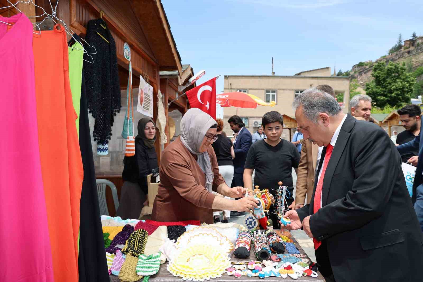 Bu Pazar, Talas’ın ikinci Maharetli Eller’i