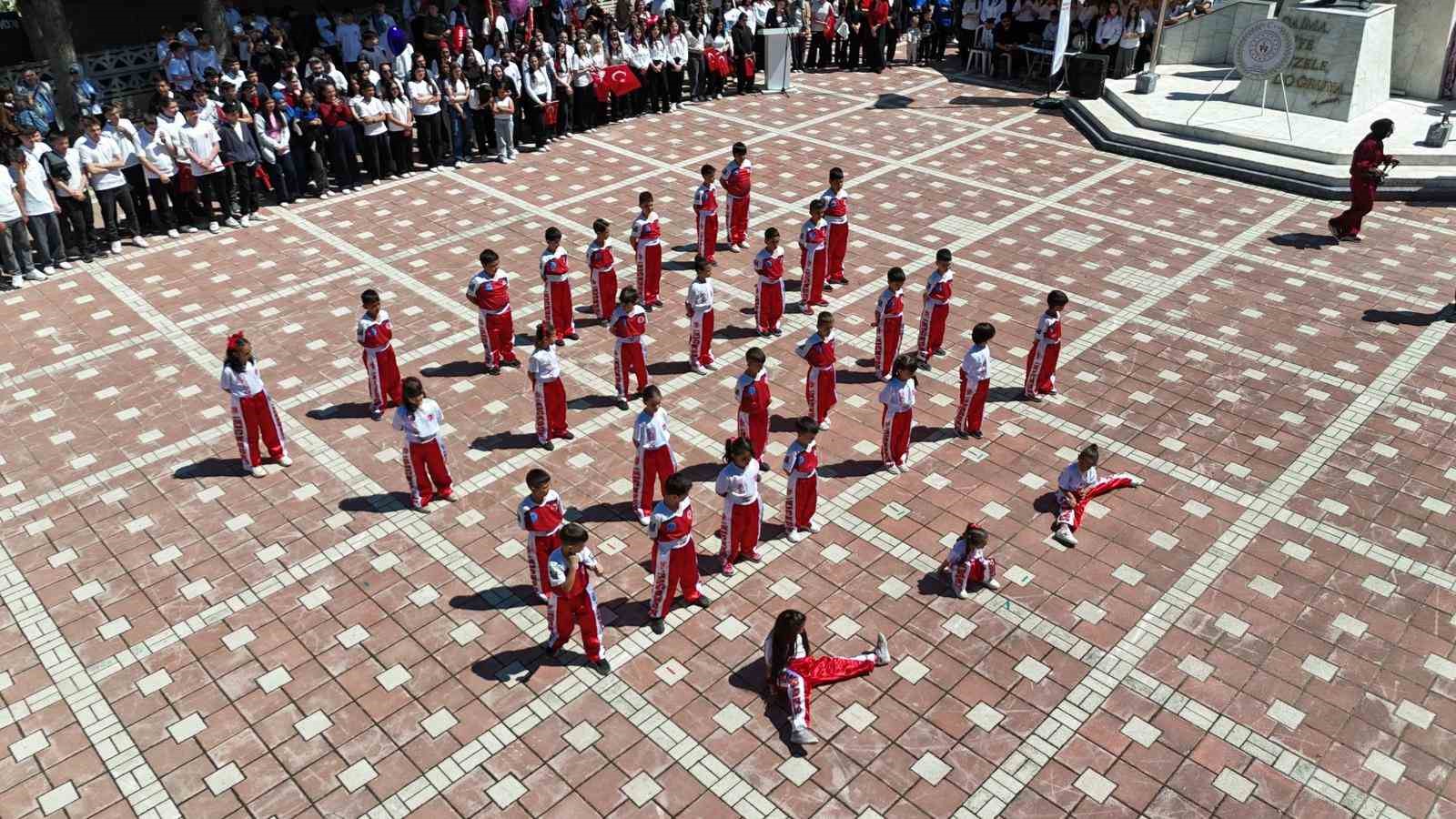 Beylikova'da 19 Mayıs coşkusu meydanlara sığmadı