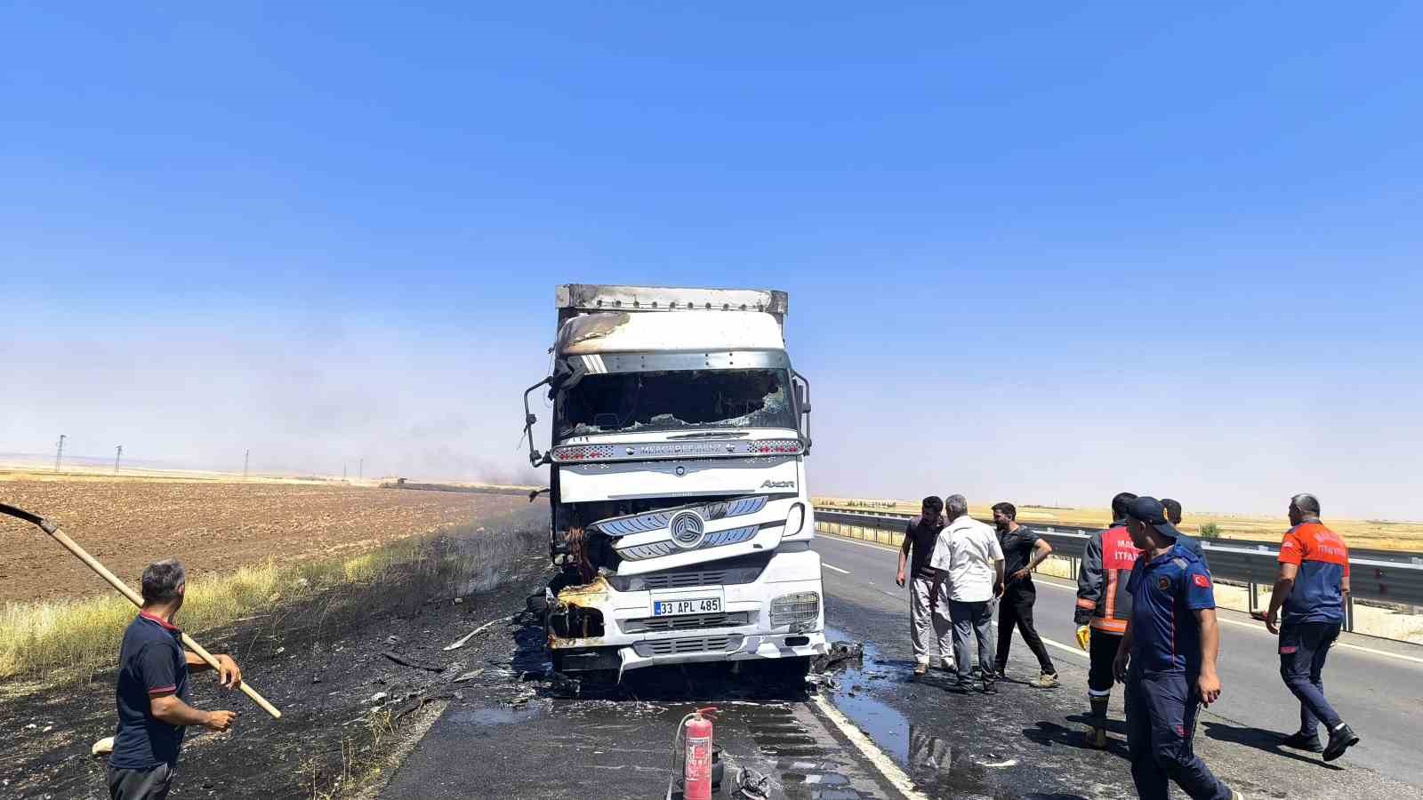 Mardin’de seyir halindeki tırda çıkan yangın söndürüldü