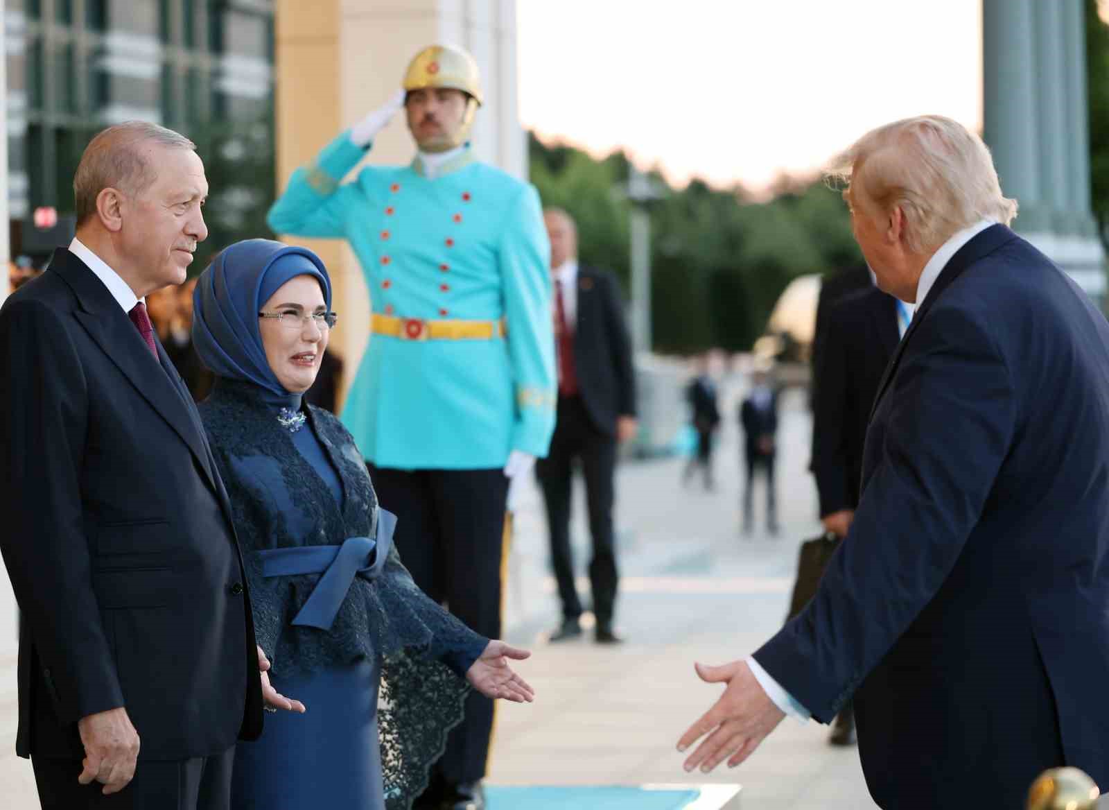 Devlet ve hükümet başkanları ile eşleri onuruna Cumhurbaşkanlığı Külliyesi'nde resepsiyon verildi