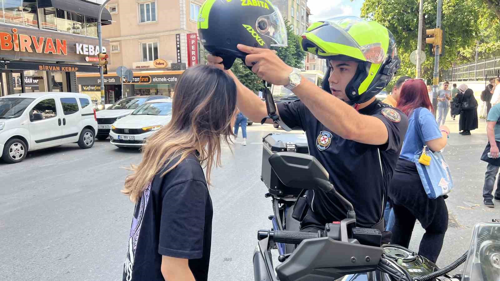 YKS’de zamana karşı yarış: Motorize zabıta ekipleri 11 öğrenciyi sınava yetiştirdi