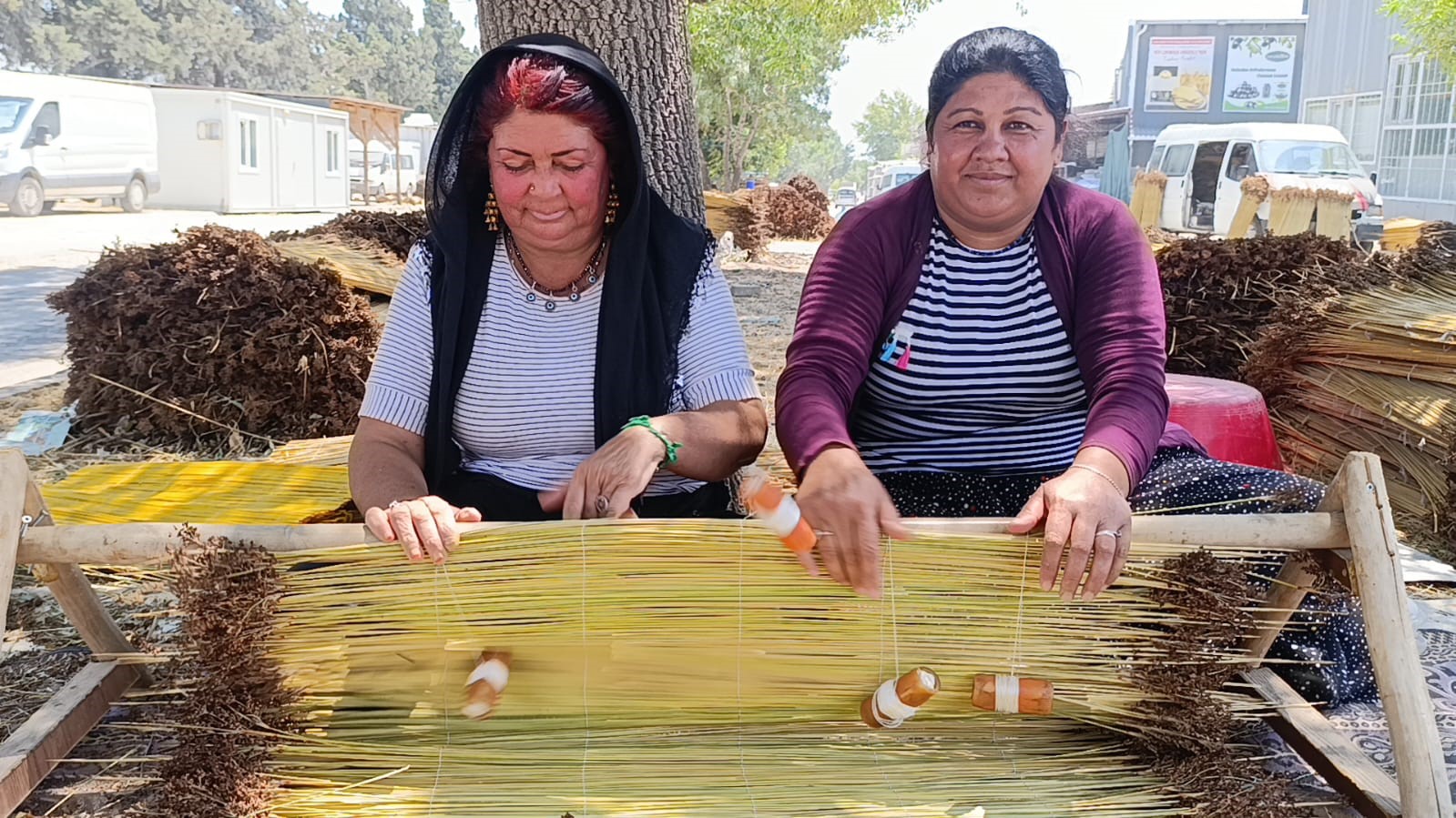 Kahramanmaraş'ın asırlık tarhana geleneğini yaşatan doğal çiğ ustaları naylon ürünlere karşı direniyor