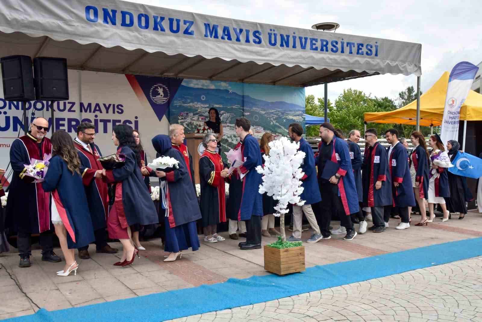 OMÜ Fen Fakültesi’nde mezuniyet heyecanı