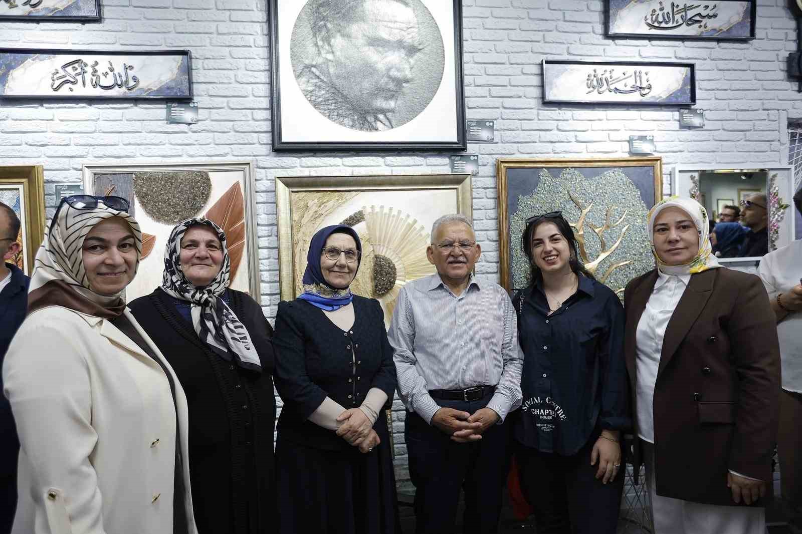KAYMEK’in bin 200 eserlik yıl sonu sergisi açıldı