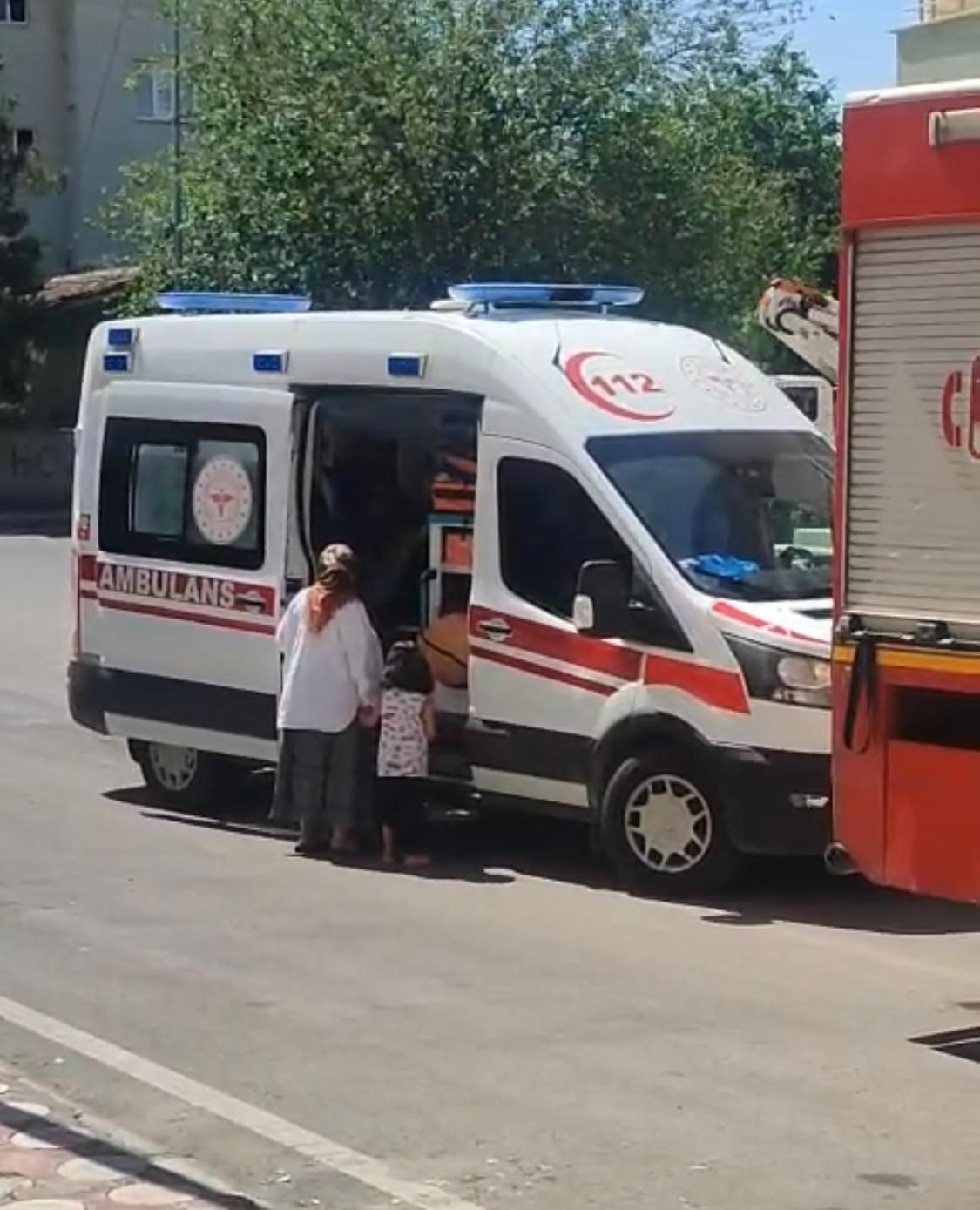 Batman’da ev yangınında 2 kişi dumandan etkilendi