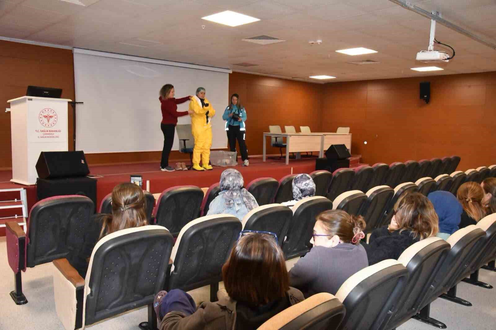 ÇANAKKALE MEHMET AKİF ERSOY DEVLET HASTANESİ ACİL SERVİS ÇALIŞANLARINA KİMYASAL BİYOLOJİK RADYOLOJİK NÜKLEER TEHDİTLER (KBRN) EĞİTİMİ VERİLDİ.