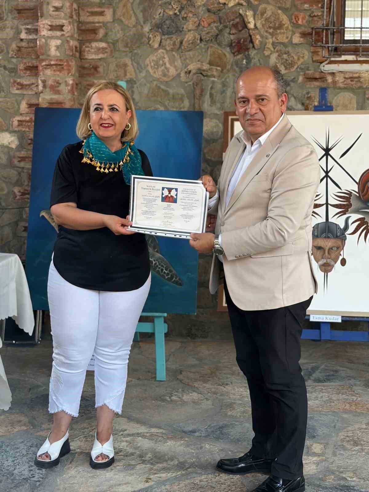 Edremit'te sanat şöleni: 35. Uluslararası Karma Sergisi kapılarını açtı