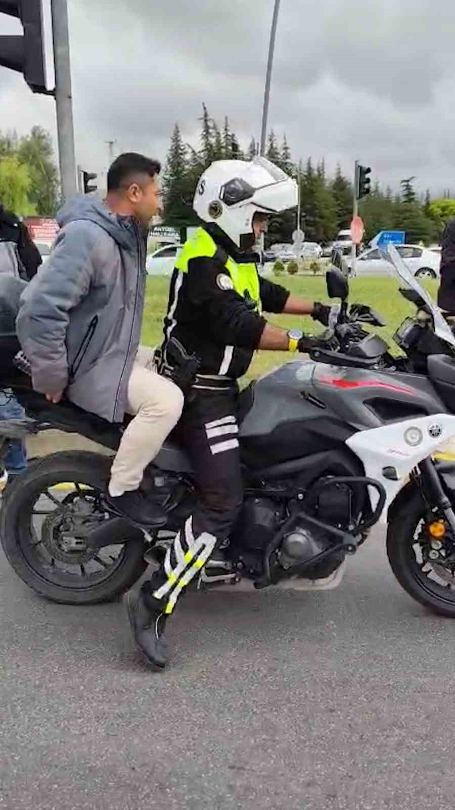 Niğde’de YKS’ye geç kalan öğrencileri polis yetiştirdi
