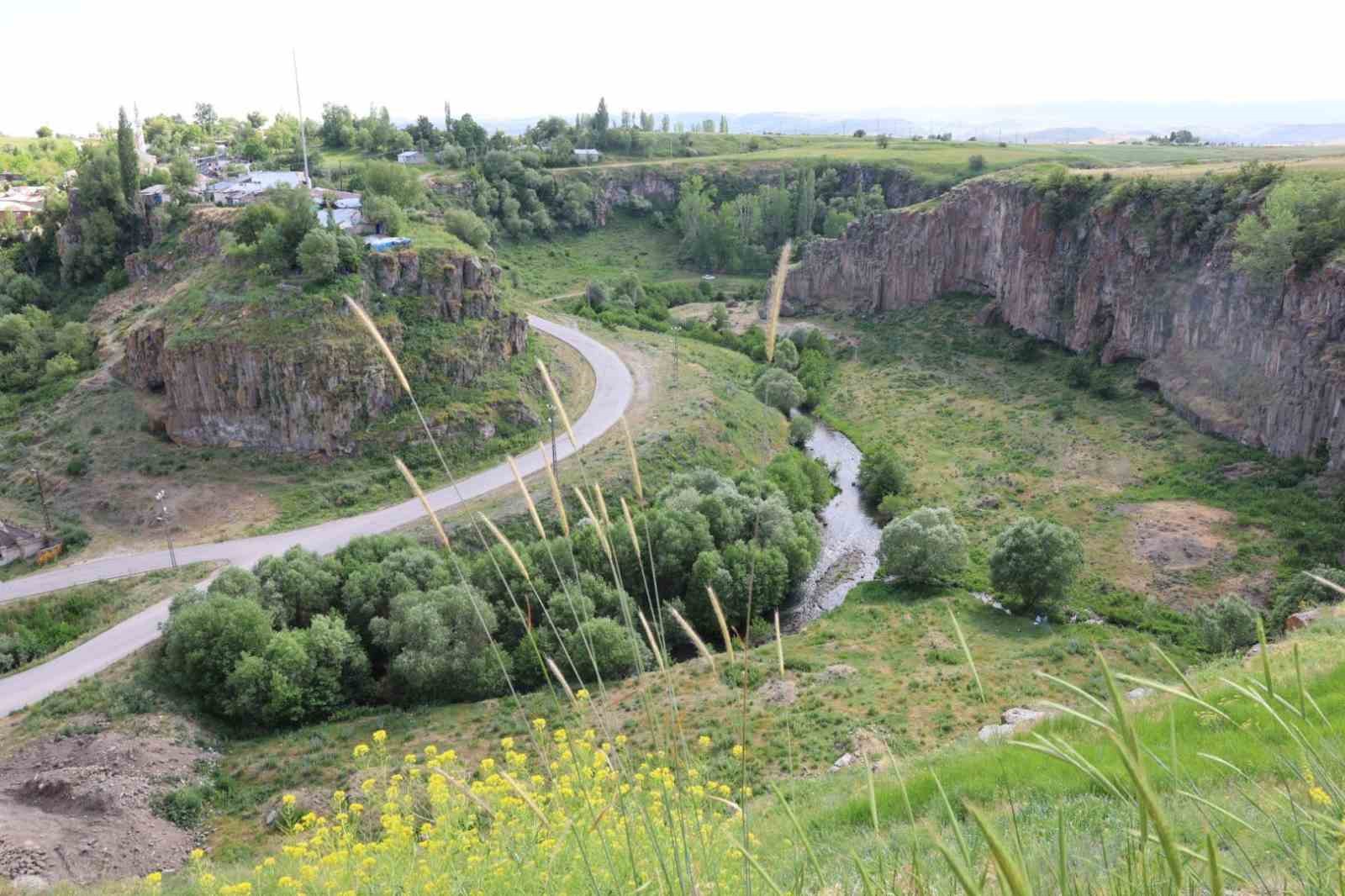 Erzurum Ticaret Borsası’ndan Hınıs’a çıkarma: Üyelerle buluşma, yerel ürünlere destek, turizm vurgusu