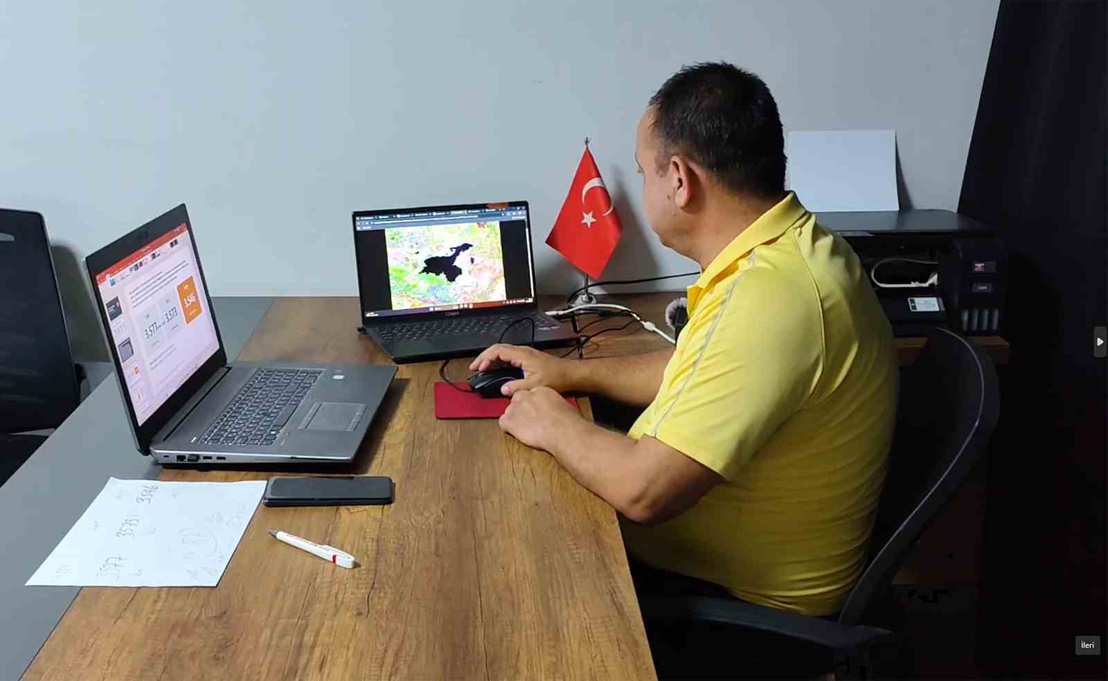 ASAD’IN UYDU GÖRÜNTÜLERİ VE COĞRAFİ BİLGİ SİSTEMLERİ KULLANARAK GERÇEKLEŞTİRDİĞİ ANALİZLERDE, VAN GÖLÜ’NÜN SU YÜZEY ALANININ 1990-2025 YILLARI ARASINDA YAKLAŞIK 31 KİLOMETREKARE AZALDIĞI BELİRLENDİ. ALAN KAYBININ YÜZDE 87’SİNİN İSE SON 10 YILDA GERÇEKLEŞTİĞİ TESPİT EDİLDİ.