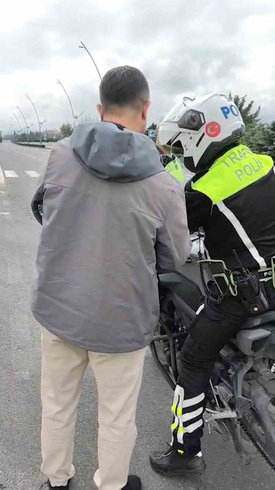 Niğde’de YKS’ye geç kalan öğrencileri polis yetiştirdi