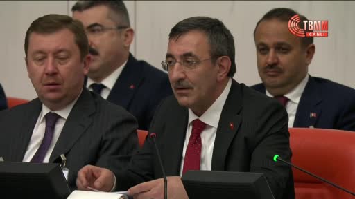 Cumhurbaşkanı Yardımcısı Yılmaz: "Kadınlarla ilgili meseleyi LGBT kontekstinde tartışıyorsanız kadınlara haksızlık yapıyorsunuz"
