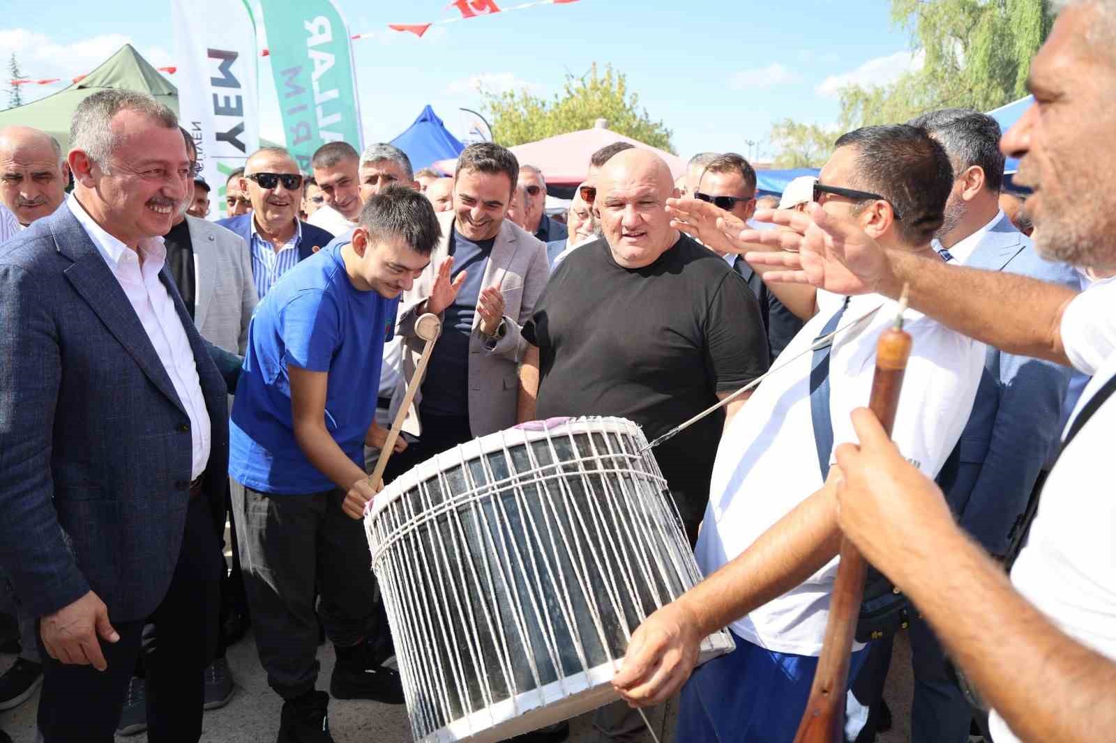 Körfez'de Kadırga coşkusu: Binlerce Karadenizli bir araya geldi