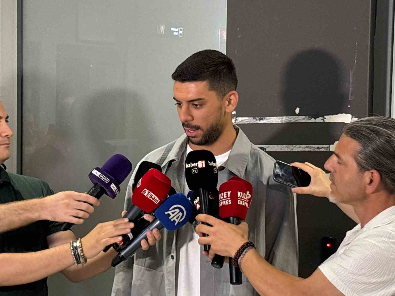 Cenk Özkaçar: "Böylesine bir futbol kültürünün parçası olmak gurur verici"