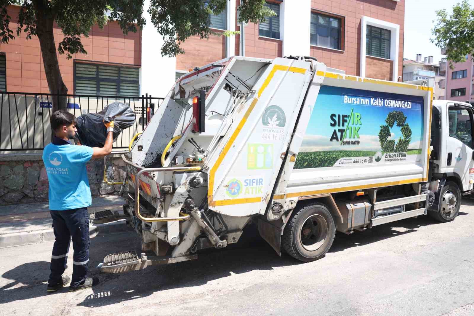 Osmangazi'de çöp evden 2,5 ton geri dönüşüm atığı çıkarıldı