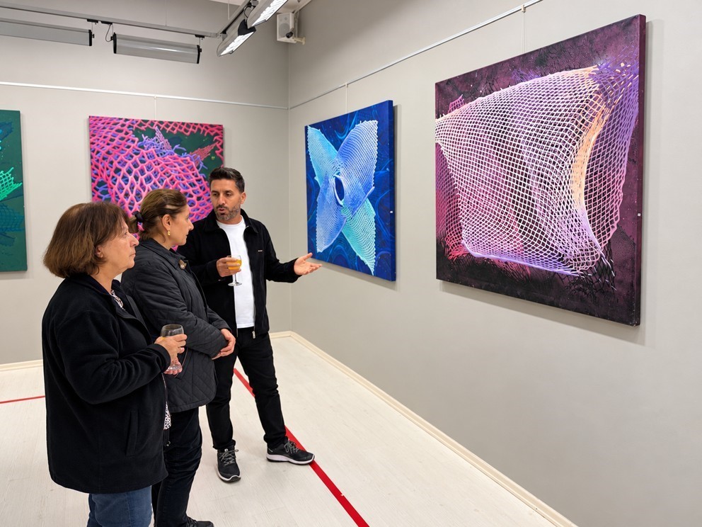 RESSAM ALİ İRGİN, SANKO SANAT GALERİSİNDE "SONSUZLUK AĞLARI" TEMALI RESİM SERGİSİ AÇTI.