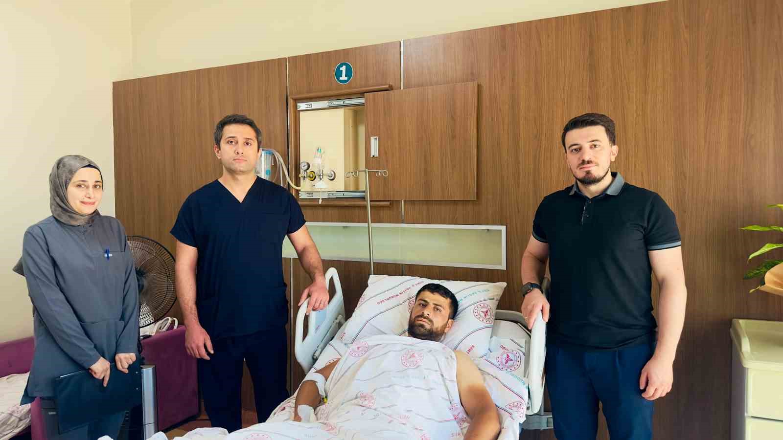 Siirt'te beton mikserine kaptırılan bacak başarılı ameliyatla kurtarıldı