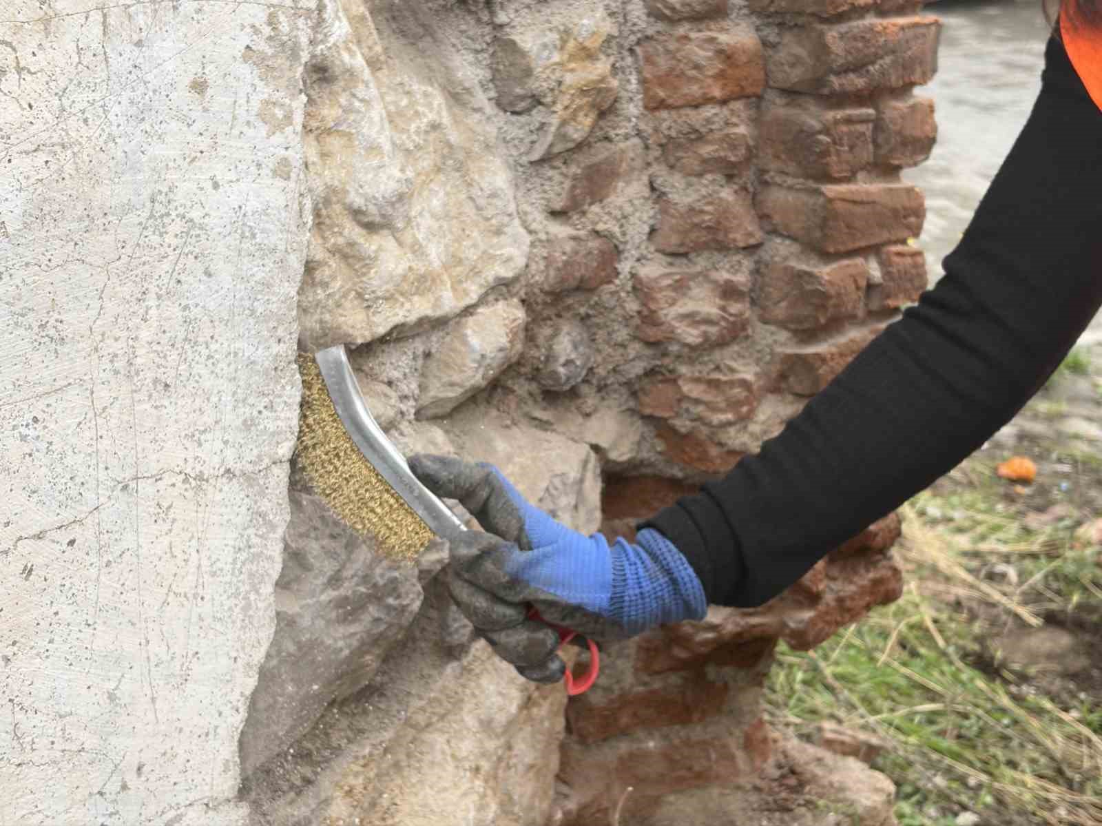 TOSYA BELEDİYESİ TARAFINDAN 18.-19. YÜZYILA DAYANAN TARİHİ ÇEŞMEDE RESTORASYON ÇALIŞMASI YÜRÜTEREK, YENİDEN AYAĞA KALDIRILMASI HEDEFLENİYOR.