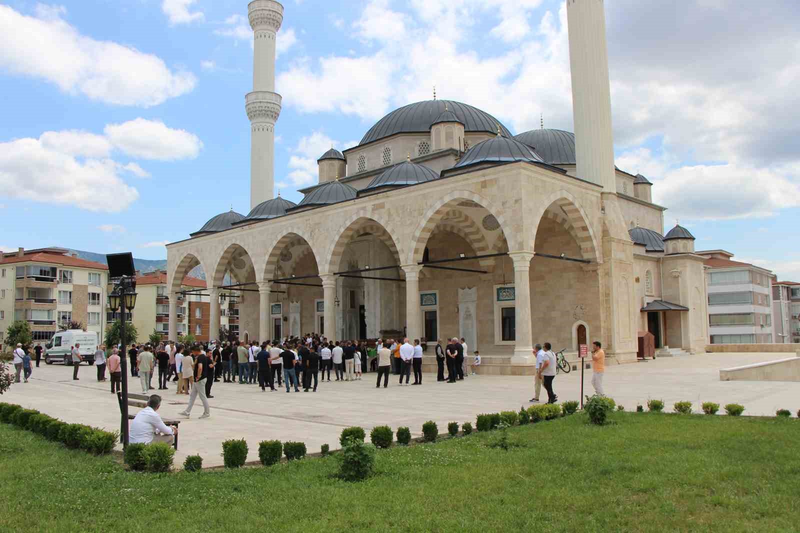 Orhan öğretmen, doğum günü ve evlilik yıl dönümünde hayatını kaybetti
