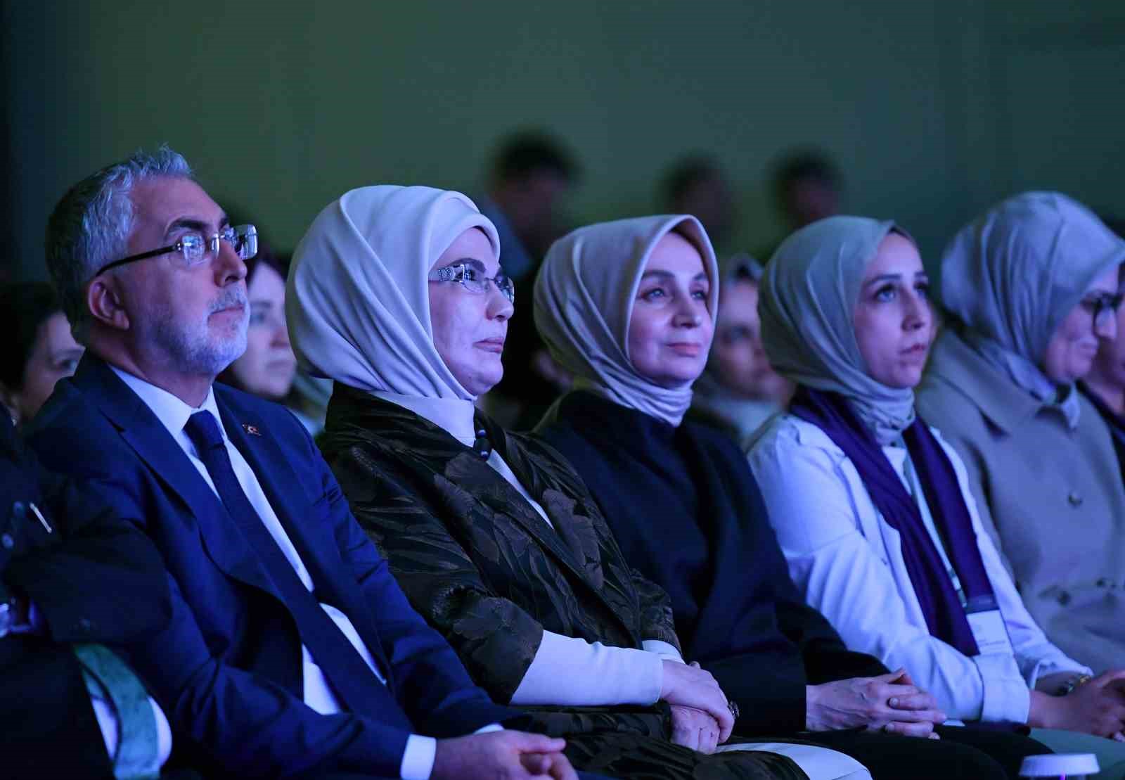Emine Erdoğan: "Kadınların ekonomik hayata katılması, afet sonrası toparlanma döneminde büyük öneme sahiptir"