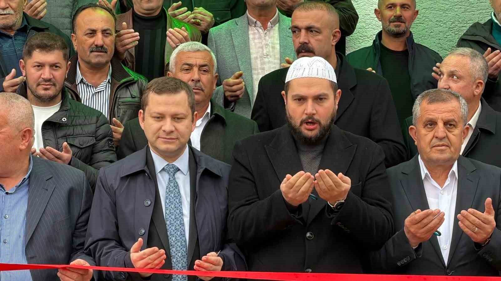 BİTLİS’İN TATVAN İLÇESİNE BAĞLI KIRKBULAK KÖYÜNDE, HAYIRSEVERLERİN DESTEĞİYLE YAPIMI TAMAMLANAN CAMİ DÜZENLENEN TÖRENLE İBADETE AÇILDI.