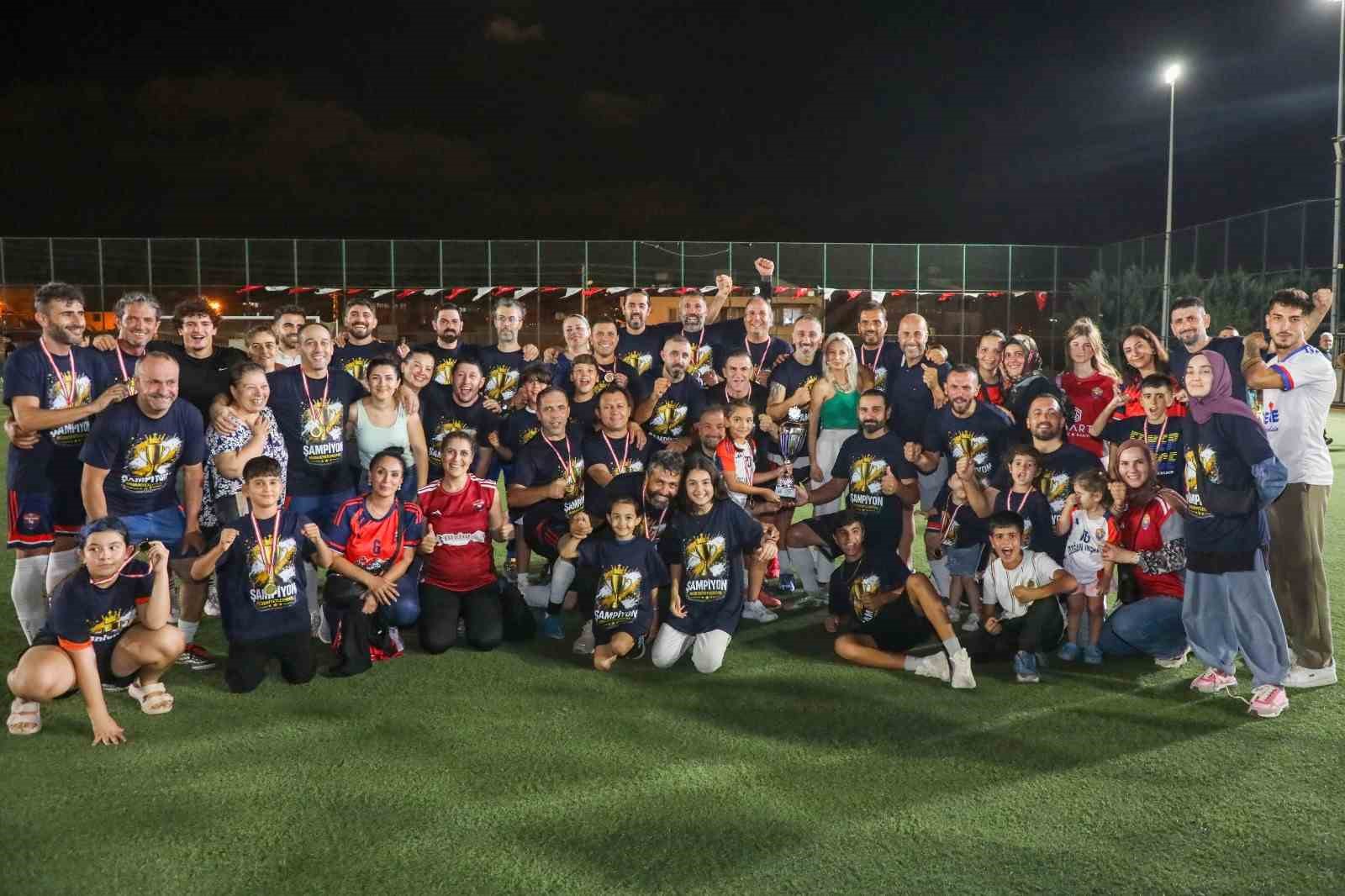 Erhan Aksay turnuvasında kupa sahibini buldu