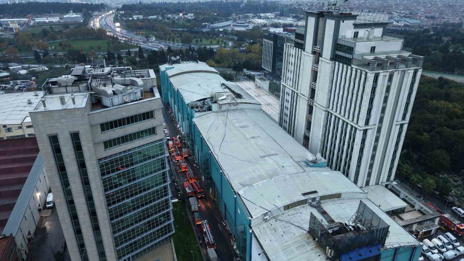 İSTANBUL BAYRAMPAŞA’DA DÜĞÜN SALONUNUN ÇATISINDA ÇIKAN YANGIN İTFAİYE EKİPLERİNİN BİR SAATLİK MÜCADELESİ SONUCUNDA SÖNDÜRÜLDÜ.