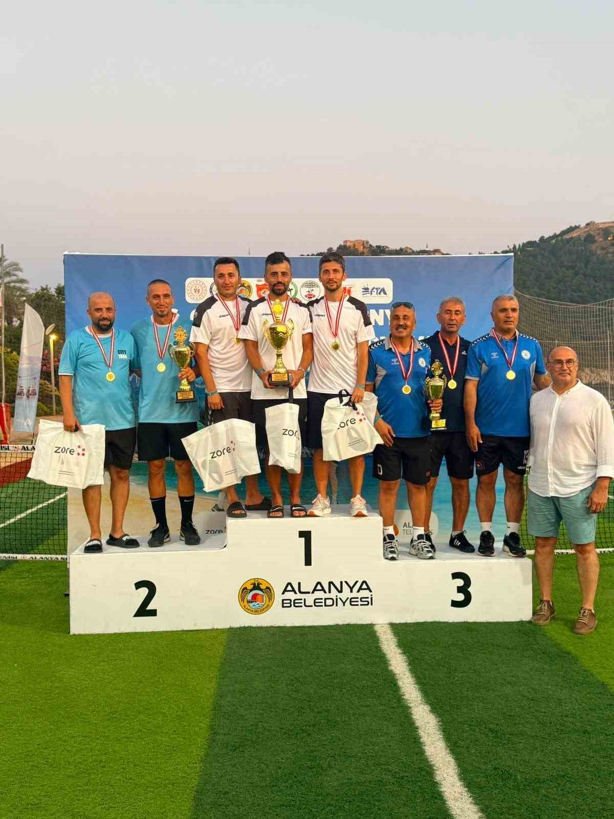 Alanya Futnet’te zirveyi bırakmadı