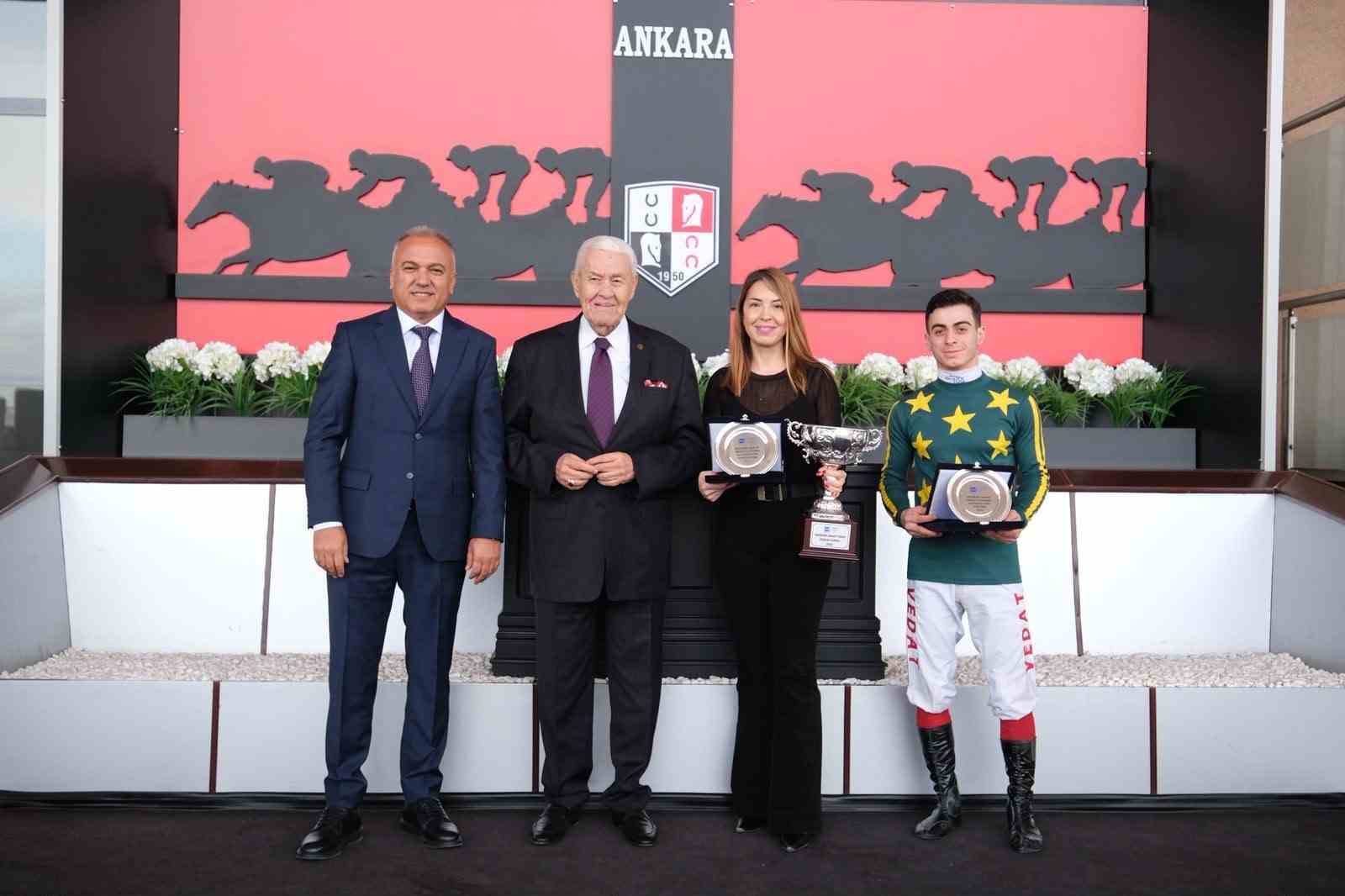 ESKİŞEHİR SANAYİ ODASI (ESO) ADINA DÜZENLENEN 'ESKİŞEHİR SANAYİ ODASI KOŞUSU', 29 EKİM CUMHURİYET BAYRAMI’NDA ANKARA 75. YIL HİPODROMU’NDA GERÇEKLEŞTİRİLDİ.