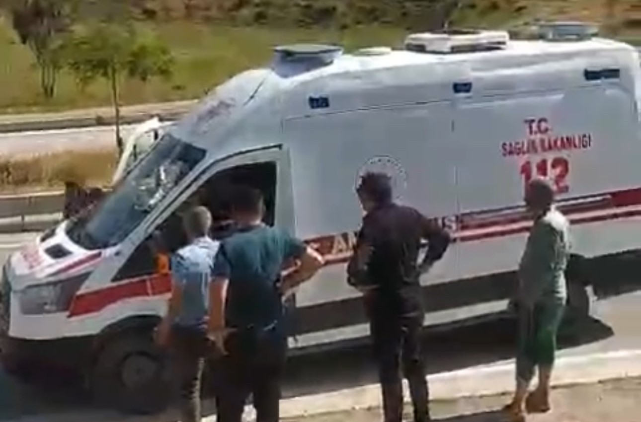 Yüksekova’da hafriyat yüklü kamyon devrildi