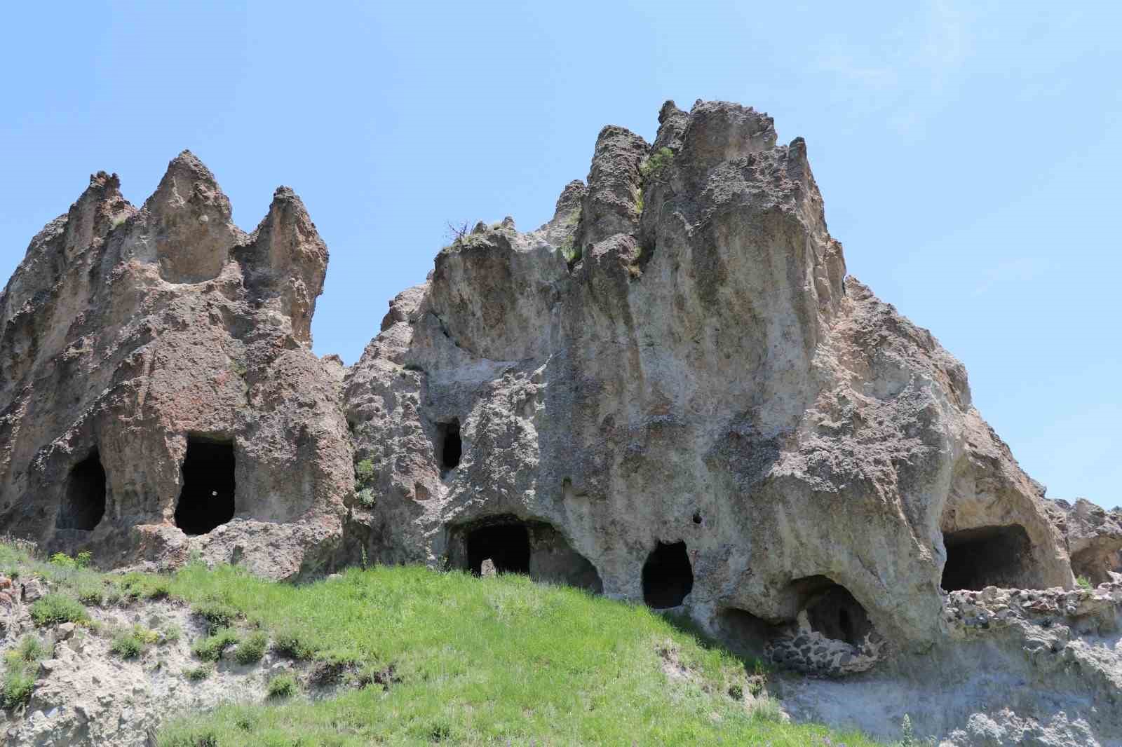 9. yüzyıldan kalan Solomon Kalesi restore edilmeyi bekliyor
