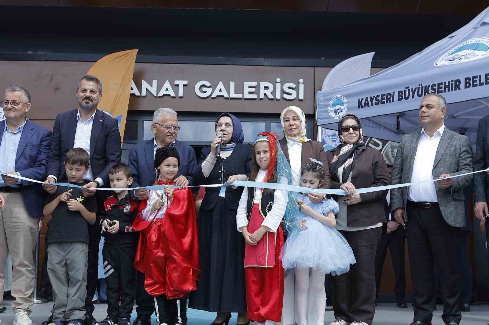 KAYMEK’in bin 200 eserlik yıl sonu sergisi açıldı