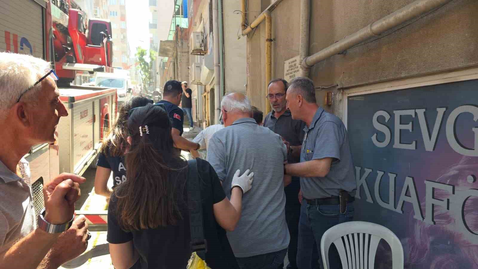 Bandırma’da davlumbazdan çıkan yangın mahalleyi ayağa kaldırdı