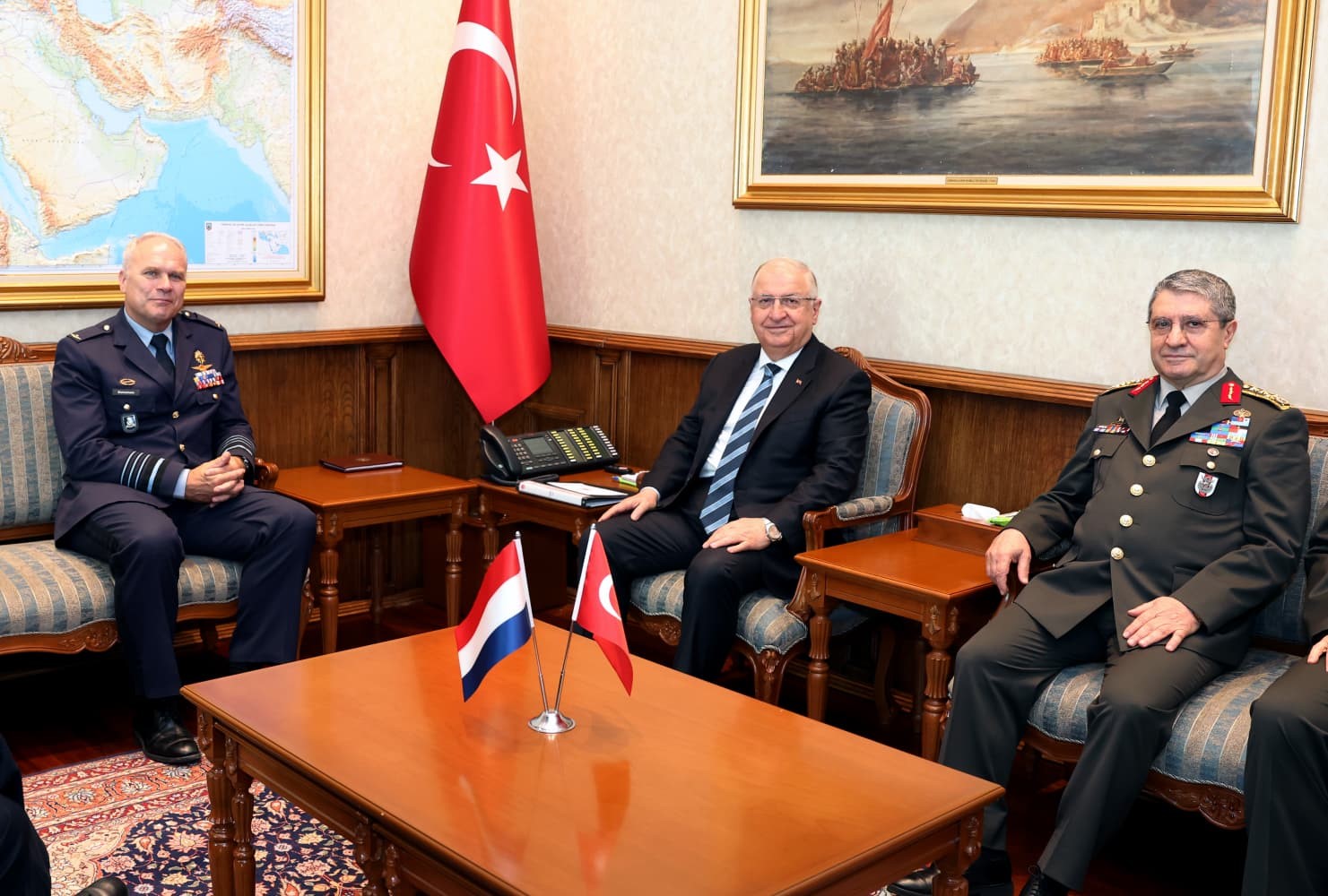 Bakan Güler, Hollanda Genelkurmay Başkanı Orgeneral Eichelsheim'i kabul etti