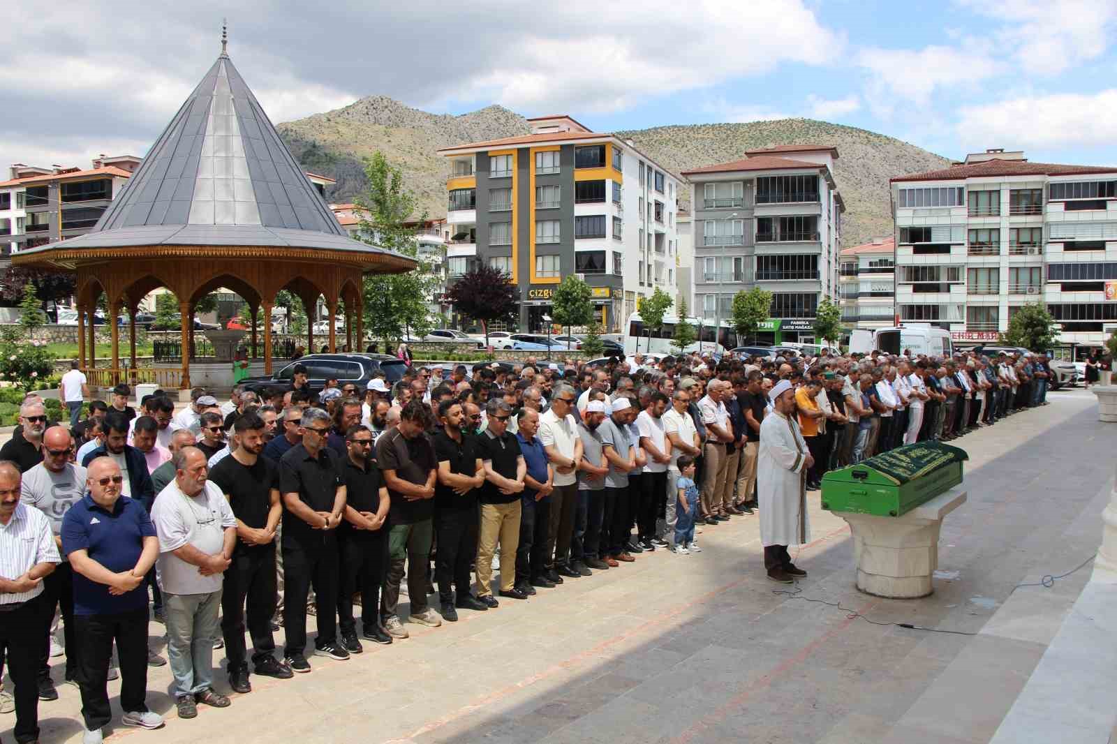 Orhan öğretmen, doğum günü ve evlilik yıl dönümünde hayatını kaybetti