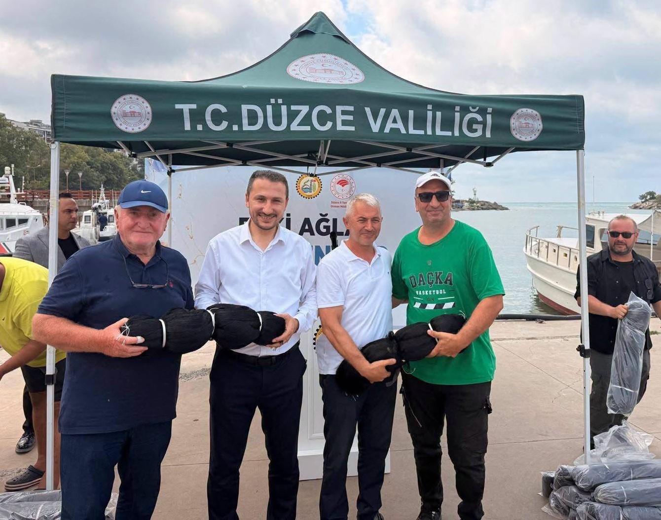 Akçakocalı balıkçılara ağ desteği