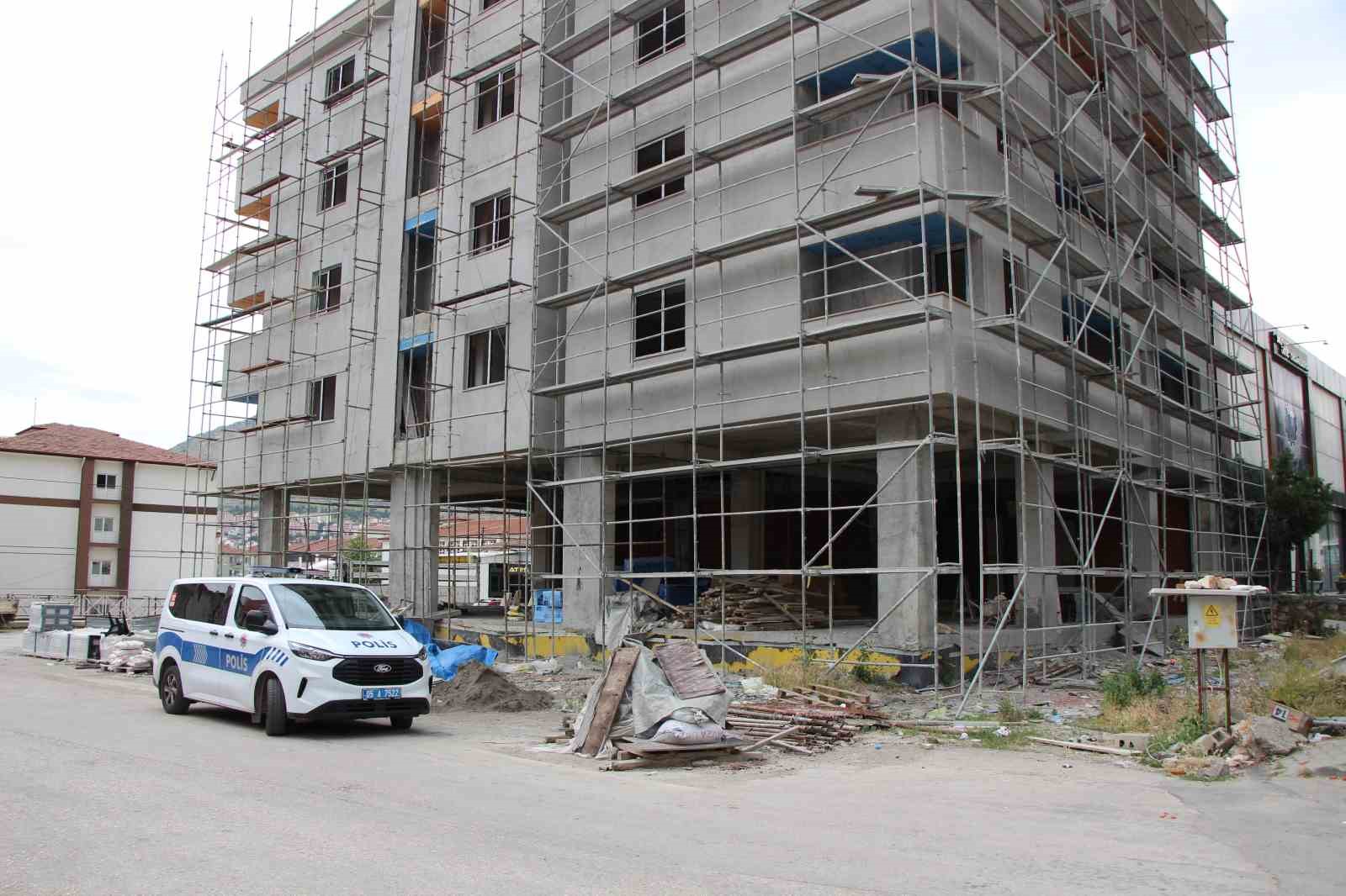 Amasya’da inşaattan düşen işçi hayatını kaybetti
