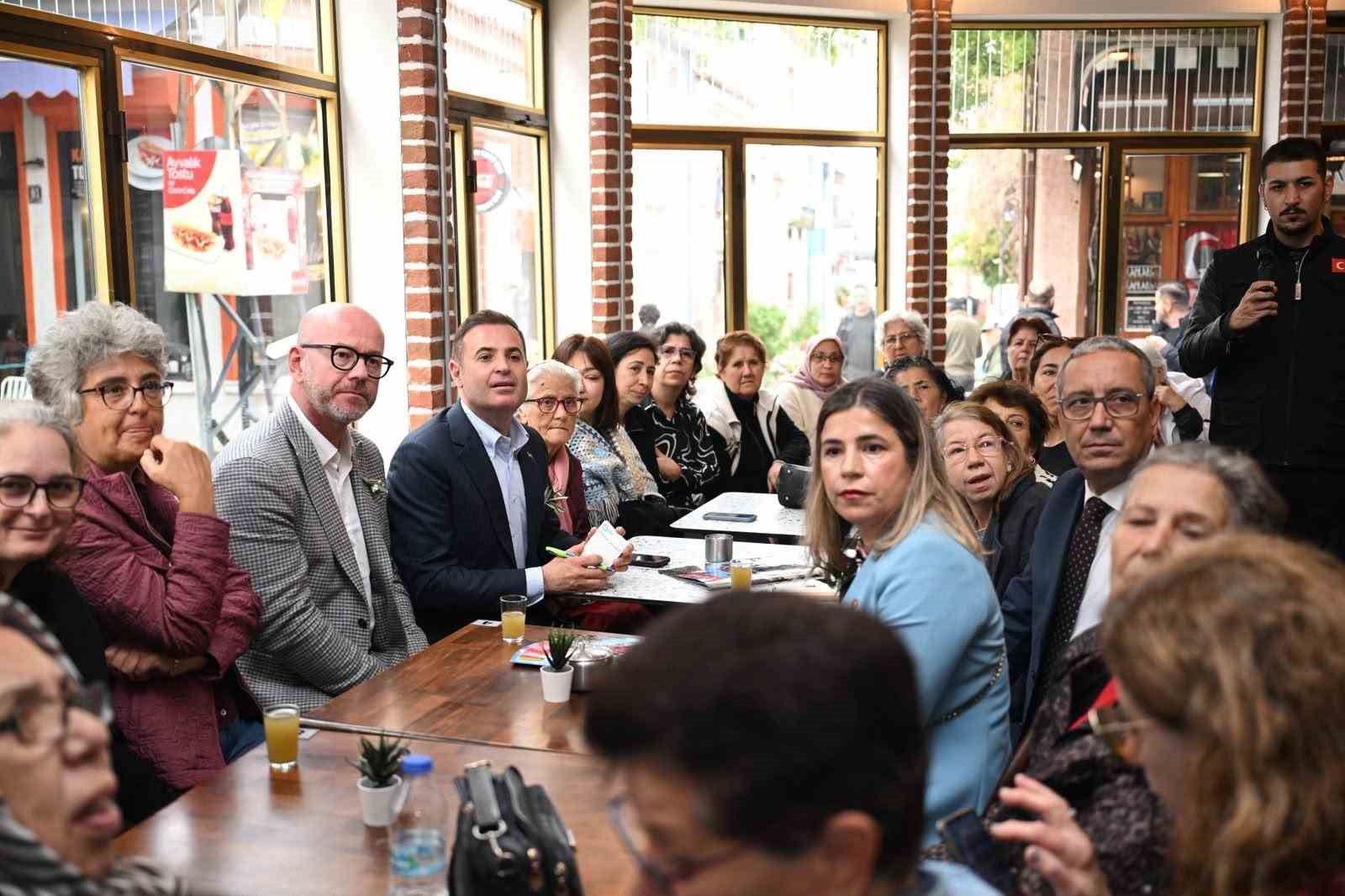 TARİHİ CAMLI KAHVE’DE MUHTARLAR VE MAHALLE SAKİNLERİYLE BULUŞAN BAŞKAN AKIN, ALTYAPI SORUNLARININ ÇÖZÜMÜ İÇİN TALİMAT VERDİ