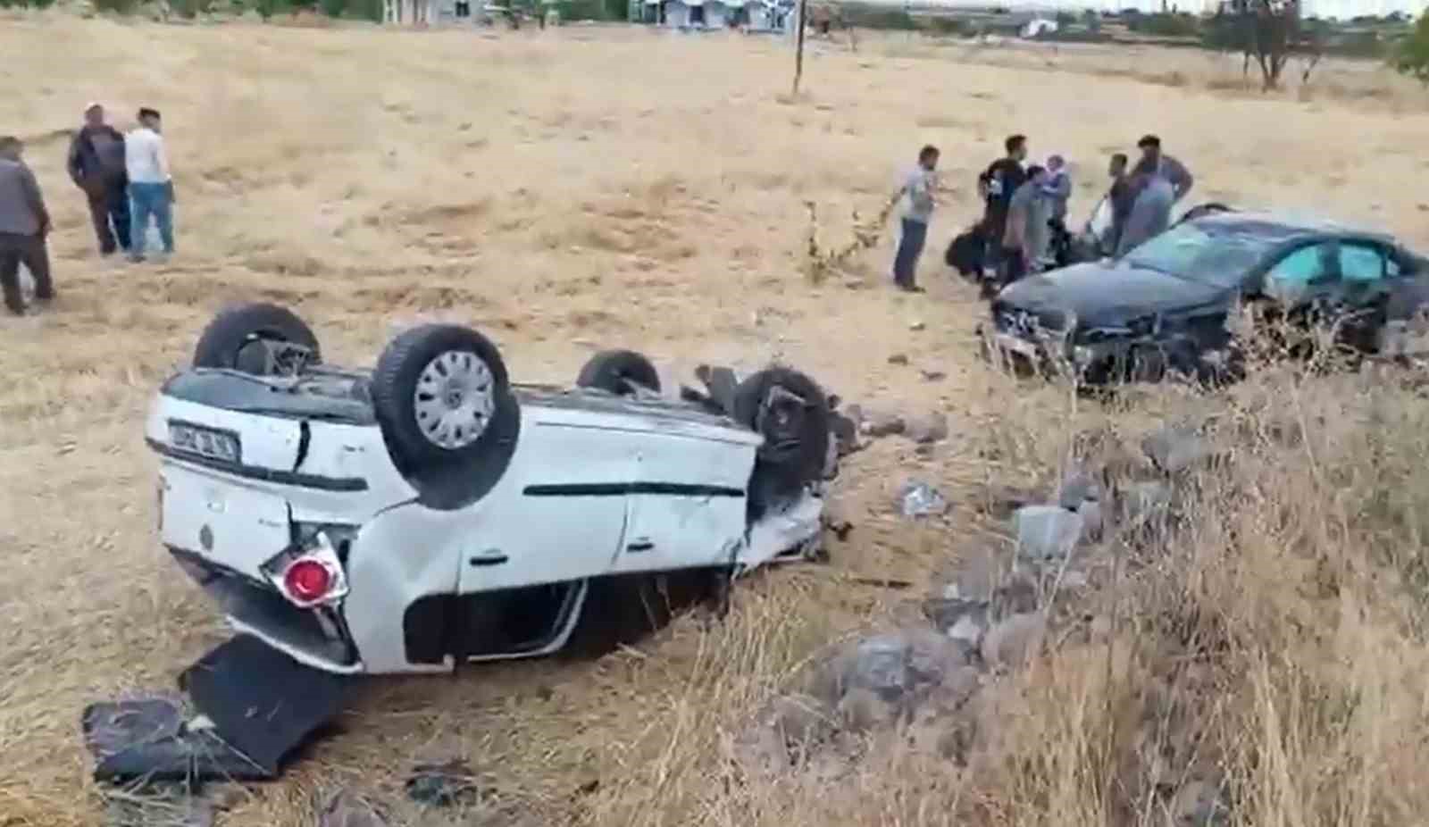 Otomobil park halindeki araca çarptı: 5 yaralı