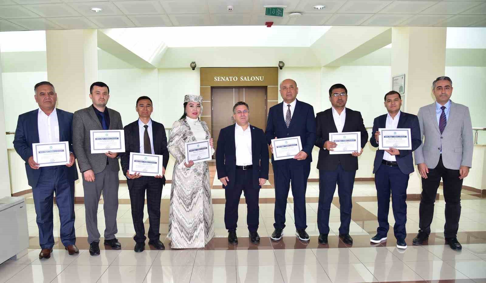 ÖZBEKİSTANLI 9 AKADEMİSYENE SERTİFİKA VERİLDİ