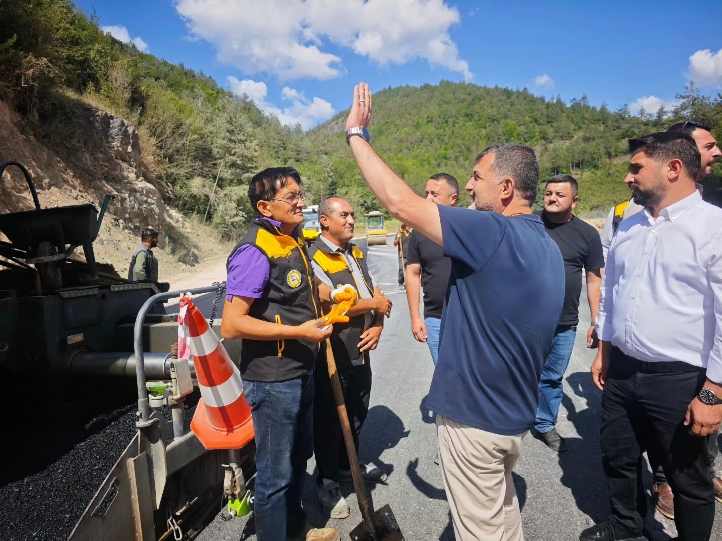 Yığılca'da Yedigöller grup yolu asfaltlanıyor