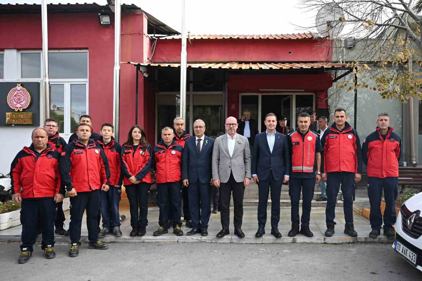 FESTİVAL PROGRAMININ ARDINDAN BASKİ AYVALIK ŞUBE MÜDÜRLÜĞÜ İLE İTFAİYE AMİRLİĞİNİ ZİYARET